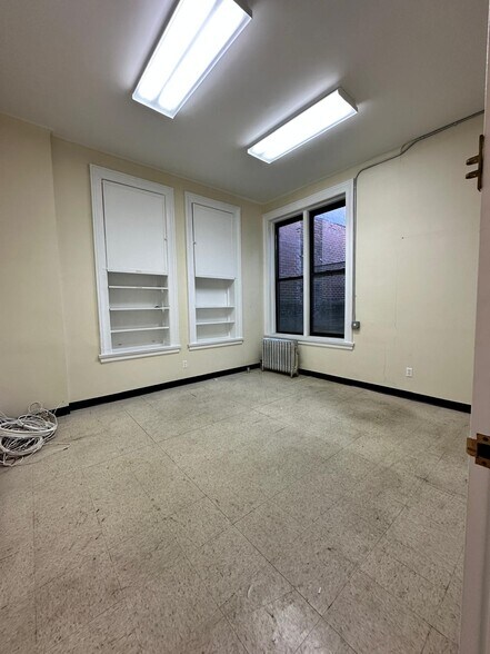 More Photos Of 370 E 149th St, Bronx Office For Lease
