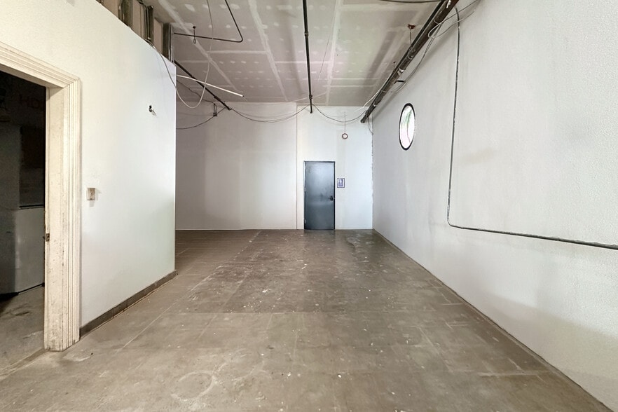 More Photos Of 747 Saint Charles Ave, New Orleans Storefront Retail Office For Lease