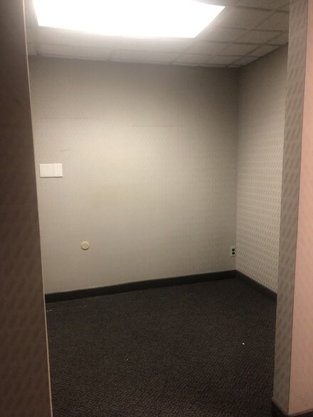 More Photos Of 31040-31046 Utica Rd, Fraser Office Residential For Lease