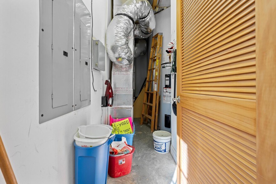 More Photos Of 6540 Brevard Rd, Etowah Office For Sale