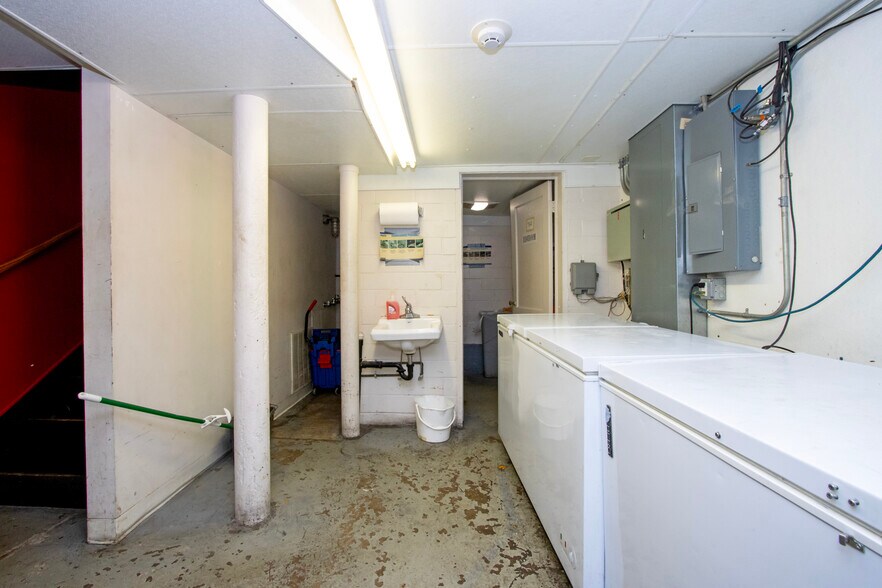 More Photos Of 128 S Market St, Wooster General Retail For Sale