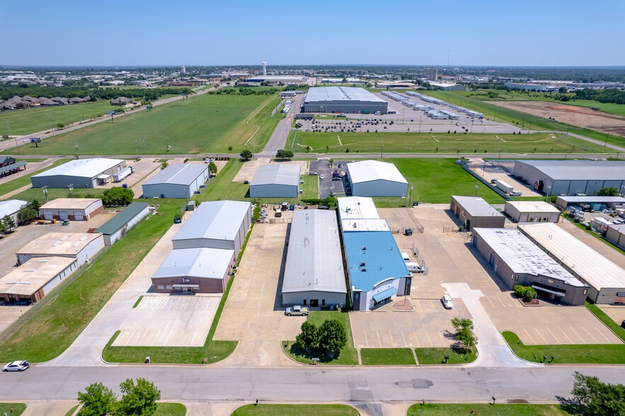 More Photos Of 14900 Bristol Park Blvd, Edmond Warehouse For Lease