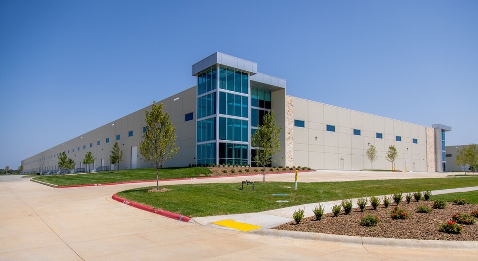 More Photos Of 4300 N Rainbow Farm Rd, Bentonville Warehouse For Lease