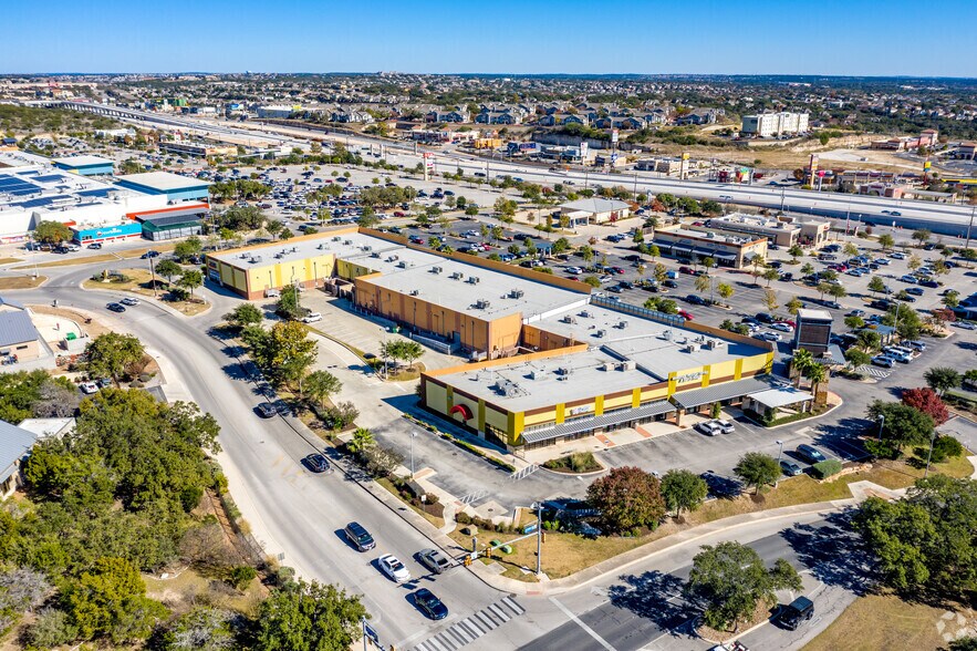 More Photos Of 20821 Hwy 281, San Antonio General Retail For Lease