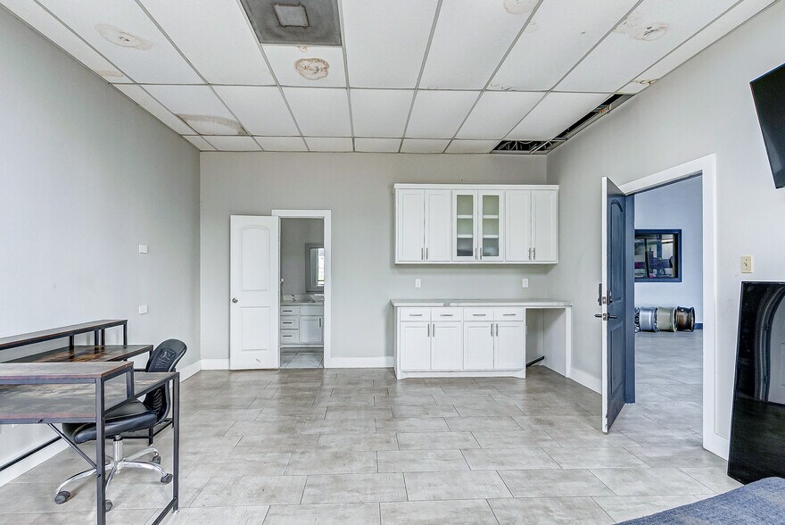 More Photos Of 3501 FM 1960 Rd E, Humble Warehouse For Sale