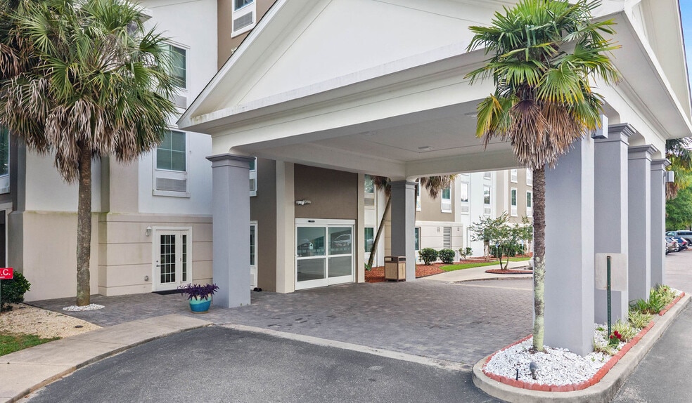 More Photos Of 19751 S Greeno Rd, Fairhope Hotel For Sale