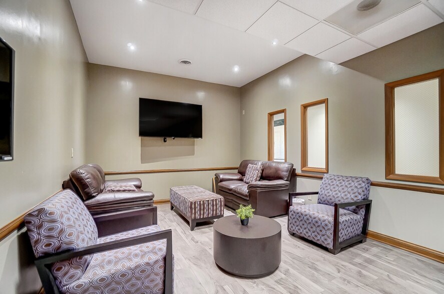 More Photos Of 8900 N Dixie Dr, Dayton Medical For Lease