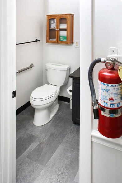 More Photos Of 22636 Glenn Dr, Sterling Medical For Lease