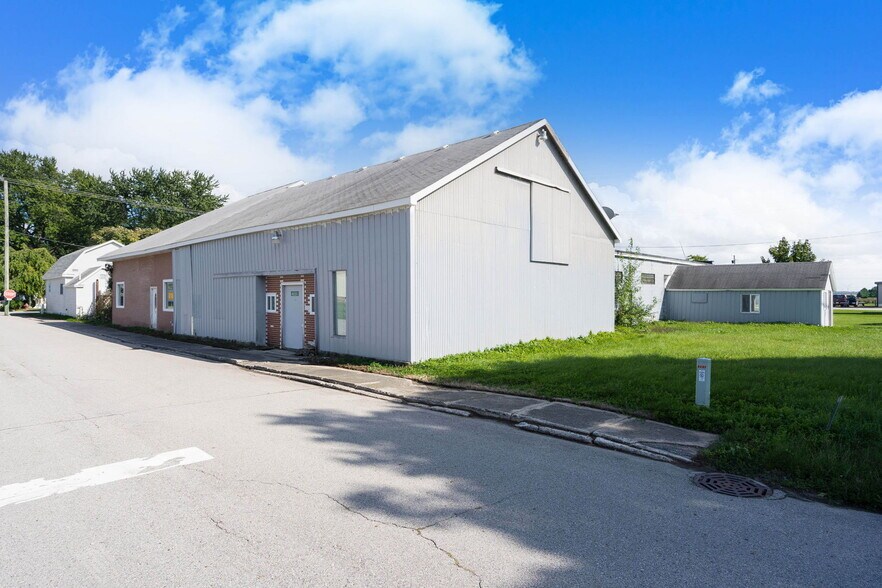 More Photos Of 4225 East St, Akron Office For Sale