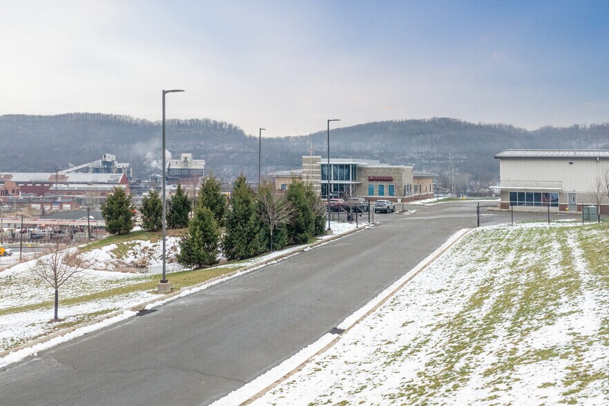 More Photos Of 265 State St, Clairton Warehouse For Lease