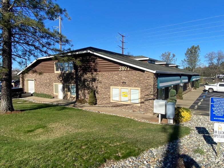 More Photos Of 3971 Durock Rd, Shingle Springs Showroom For Lease