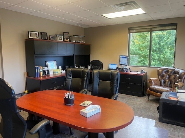 More Photos Of 100 Bradford Rd, Wexford Medical For Lease