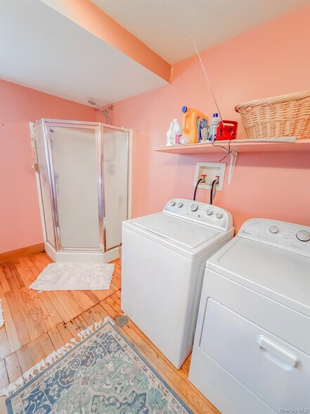 More Photos Of 8874 US Route 9W, Athens Office Residential For Sale