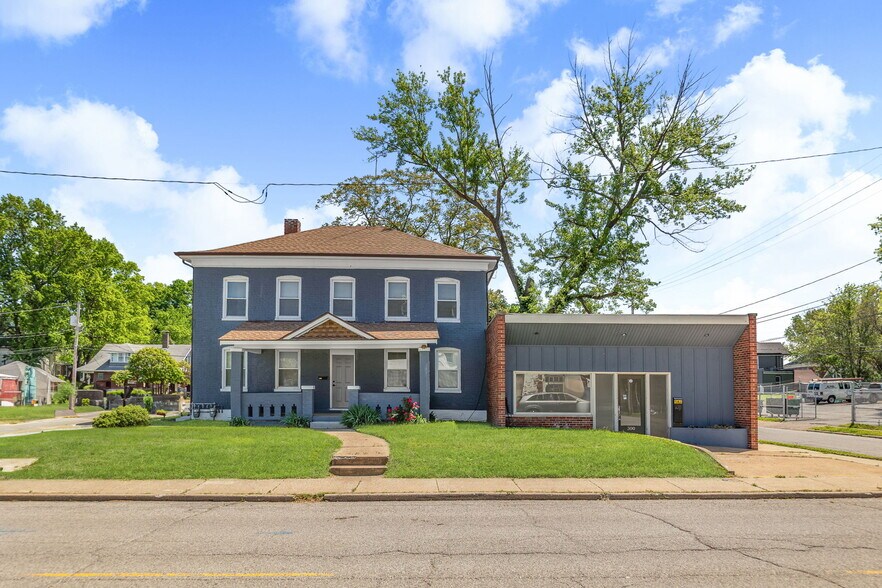More Photos Of 302 N High St, Belleville Freestanding For Sale
