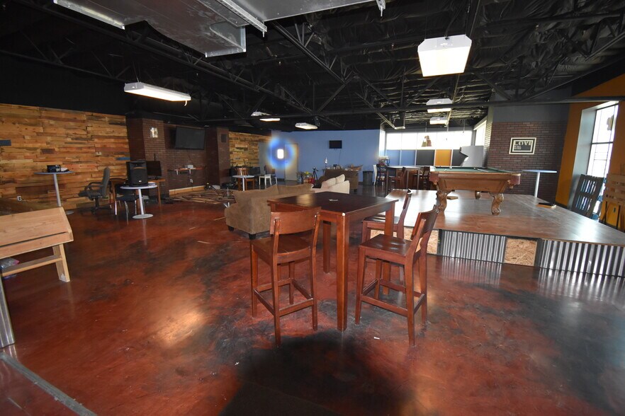 More Photos Of 73605 Dinah Shore Dr, Rancho Mirage Warehouse For Sale