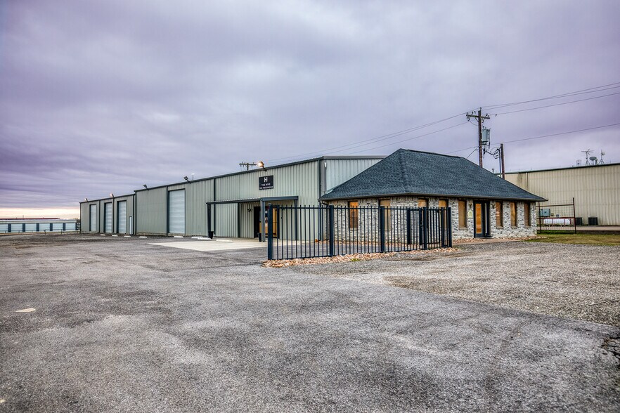 More Photos Of 2762 State Highway 21 E, Caldwell Warehouse For Lease