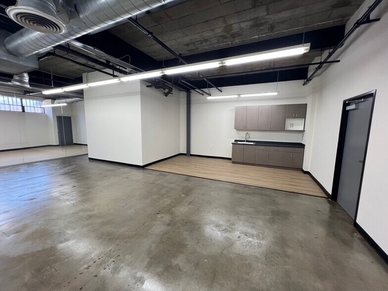 More Photos Of 1926 E 14th St, Los Angeles Warehouse For Lease