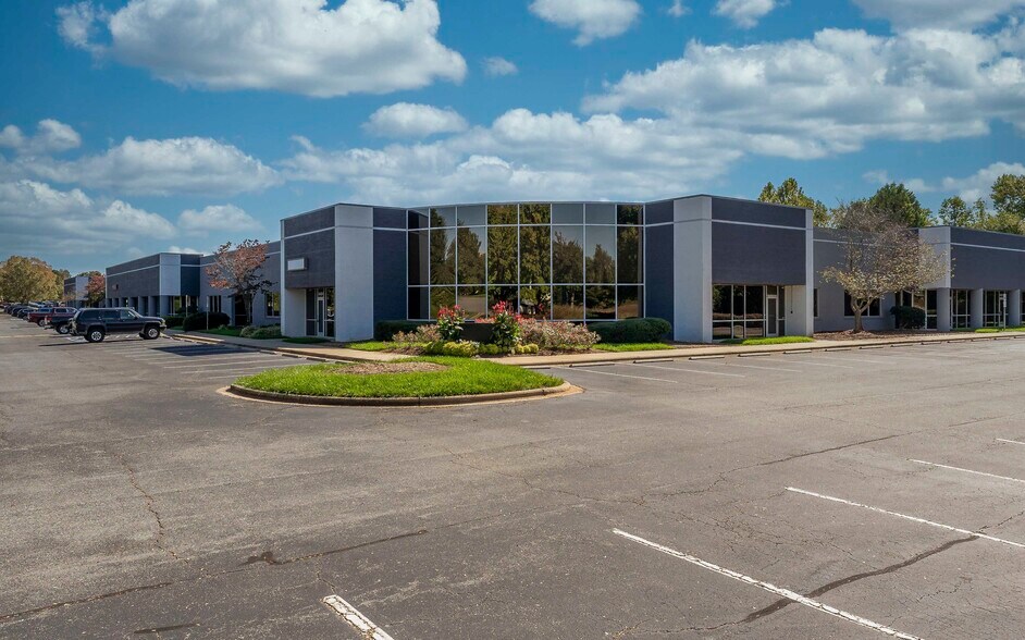 More Photos Of 10420 Harris Oak Blvd, Charlotte Light Distribution For Lease