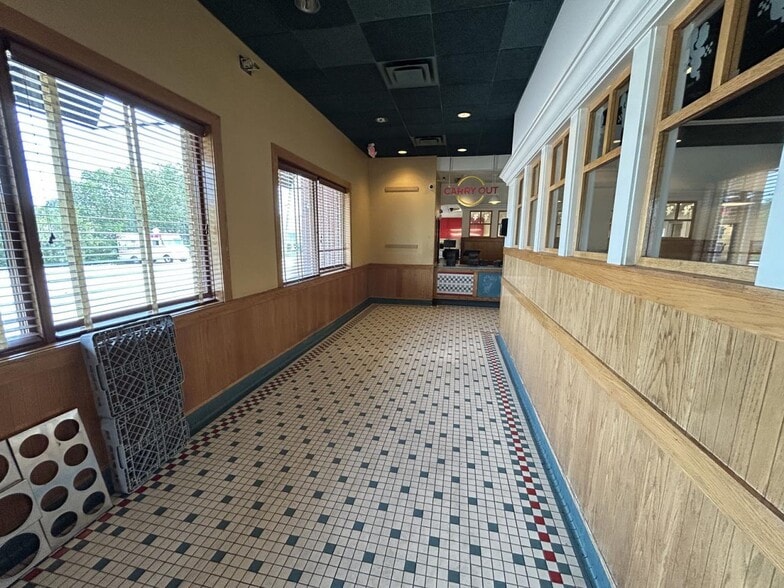More Photos Of 1575 W Galbraith Rd, Cincinnati Restaurant For Sale