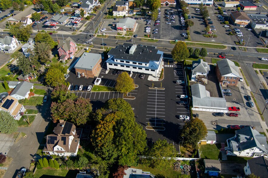 More Photos Of 2909 Main St, Stratford Medical For Lease
