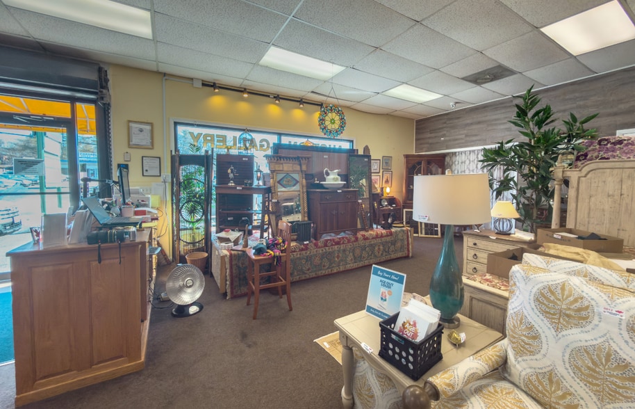 More Photos Of 6712 Williamson Rd, Hollins Freestanding For Sale