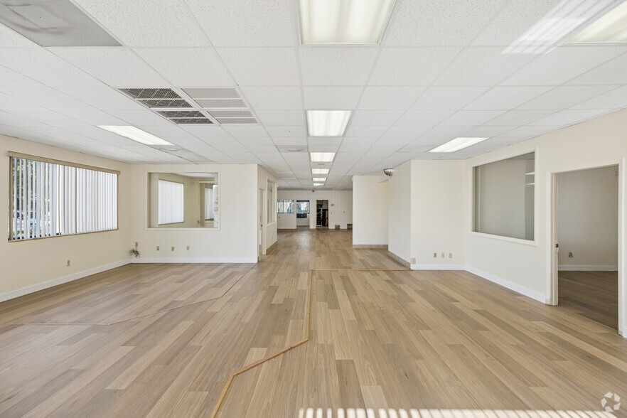 More Photos Of 5991 Anglers Ave, Fort Lauderdale Bank For Lease