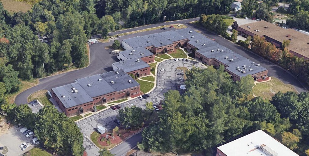 More Photos Of 10 Commerce Park N, Bedford Light Distribution For Lease