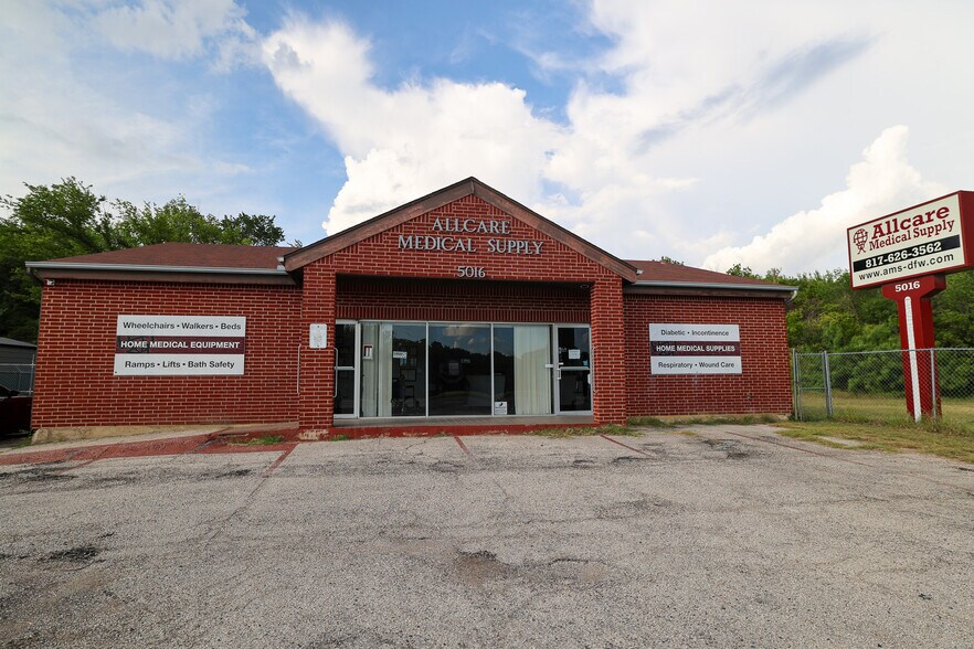 More Photos Of 5016 Jacksboro Hwy, Fort Worth Freestanding For Sale