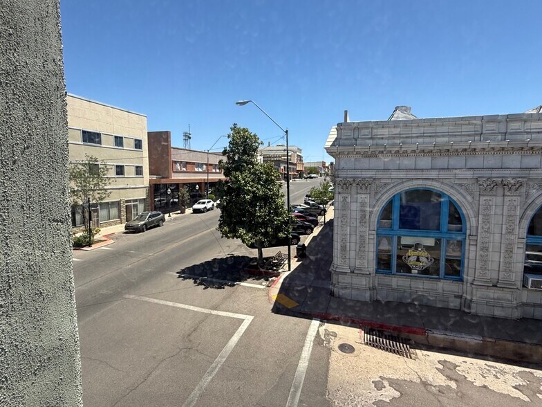 More Photos Of 300 N Broad St, Globe Specialty For Sale