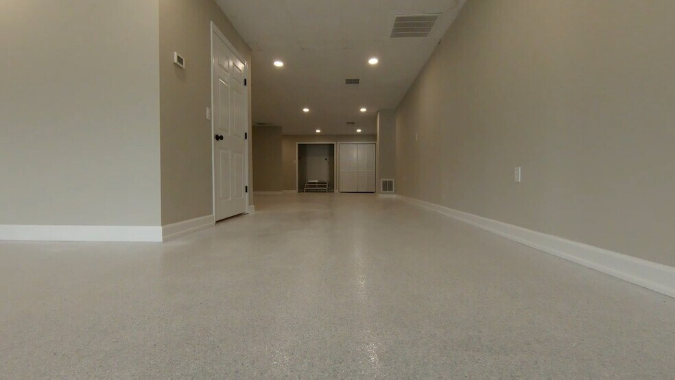 More Photos Of 514-524 Devonia St, Harriman Unknown For Lease