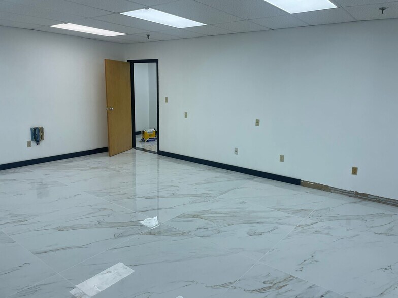 More Photos Of 45 Connair Rd, Orange Light Manufacturing For Lease