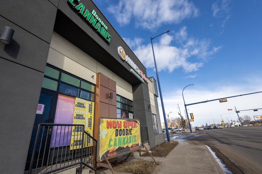 More Photos Of 5811 132, Edmonton Storefront For Sale