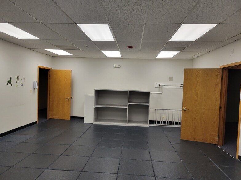 More Photos Of 3105 N Wilke Rd, Arlington Heights Medical For Lease