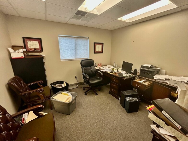 More Photos Of 11156 Main St, Cincinnati Office For Sale