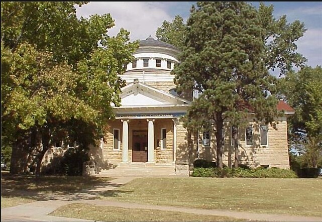 Primary Photo Of 1220 C of E Dr, Emporia Public Library For Sale