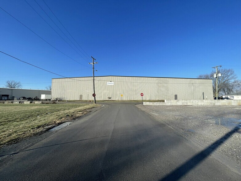 More Photos Of 400 W Wall St, Paulding Warehouse For Lease