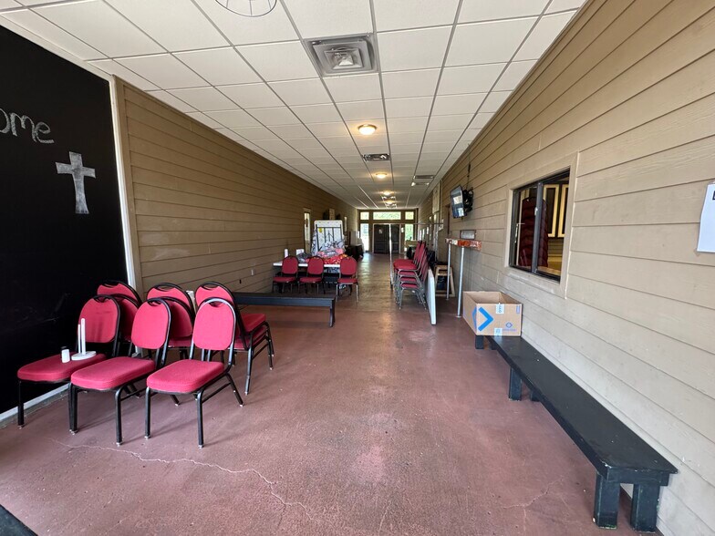 More Photos Of 2130 Country Club Rd, Palestine Golf Course Driving Range For Sale