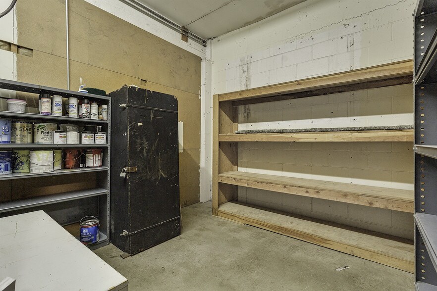 More Photos Of 1105 N Riverside Ave, Medford Freestanding For Sale