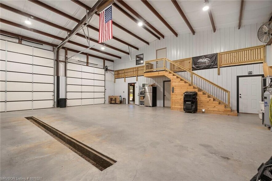 More Photos Of 209 S Broadway St, Stigler Flex For Sale