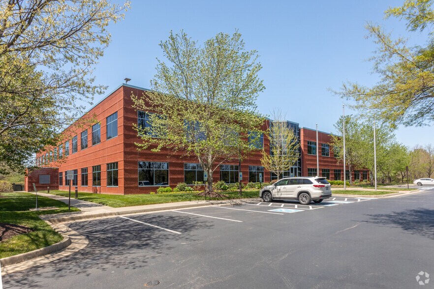 More Photos Of 4951 Lake Brook Dr, Glen Allen Office For Lease