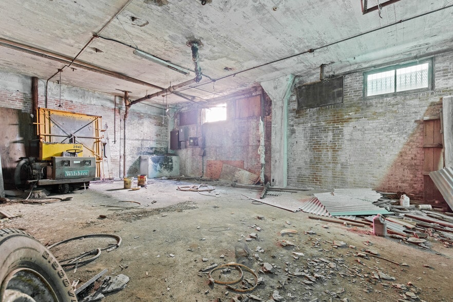 More Photos Of 3201 Locust St, Saint Louis Industrial For Sale