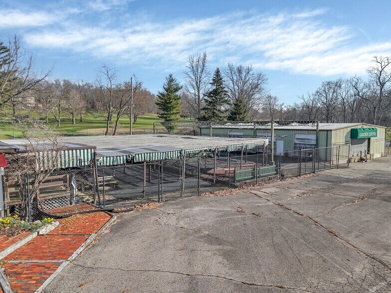 More Photos Of 1075 Western Ave, Chillicothe Garden Center For Sale