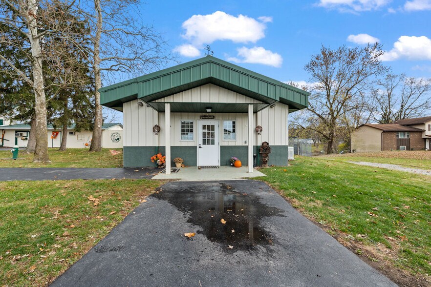 Primary Photo Of 14277 National Rd Sw, Etna Veterinarian Kennel For Sale