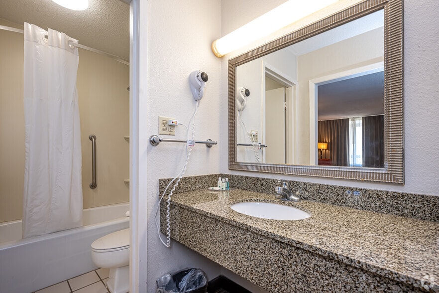 More Photos Of 9970 Airline Hwy, Baton Rouge Hotel For Sale