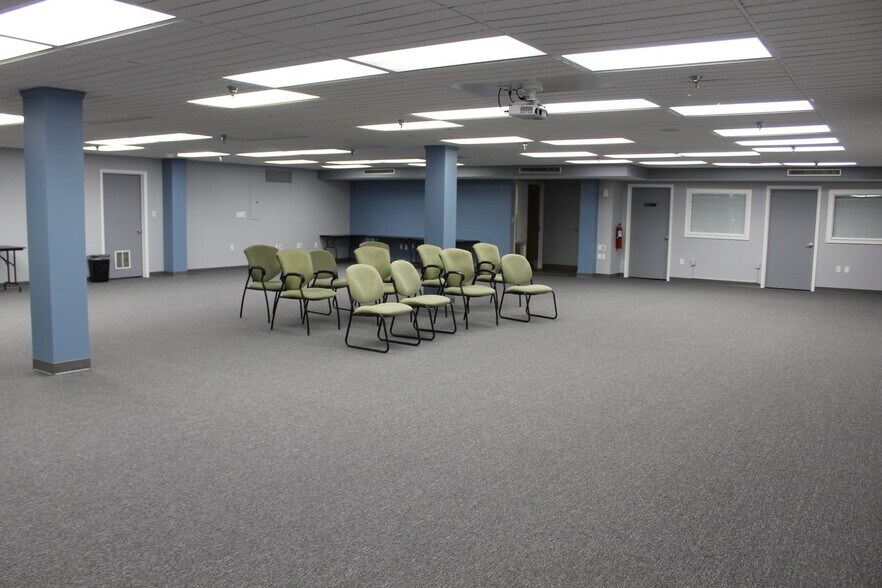 More Photos Of 220 S Main St, Butler Medical For Lease