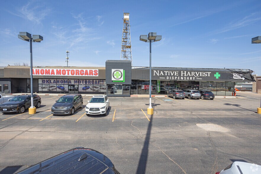 More Photos Of 2505 W Main St, Norman General Retail For Lease