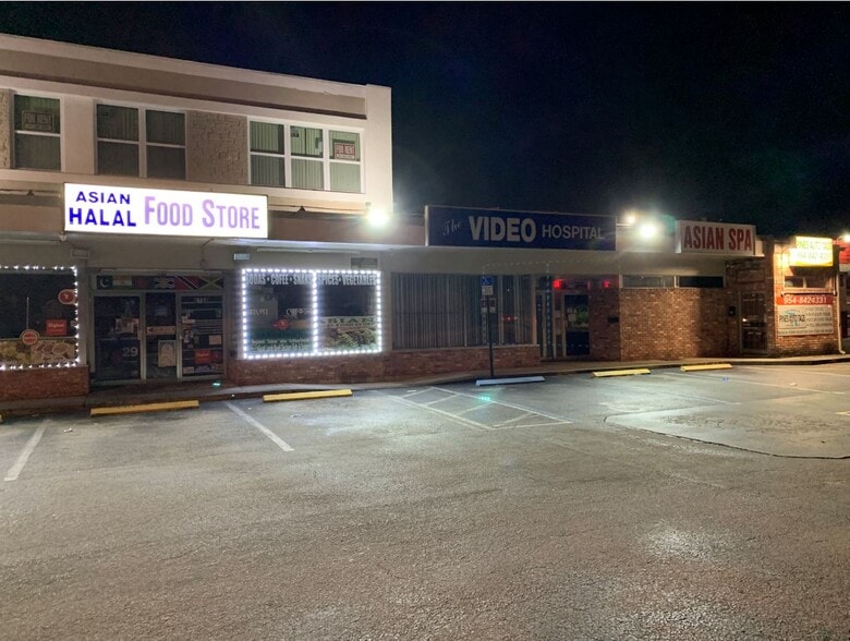 Primary Photo Of 6750-6790 Pines Blvd, Pembroke Pines Unknown For Lease