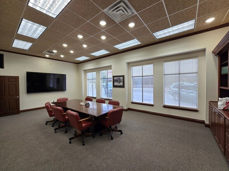 More Photos Of 1 E Central Ave, Temple Office For Lease