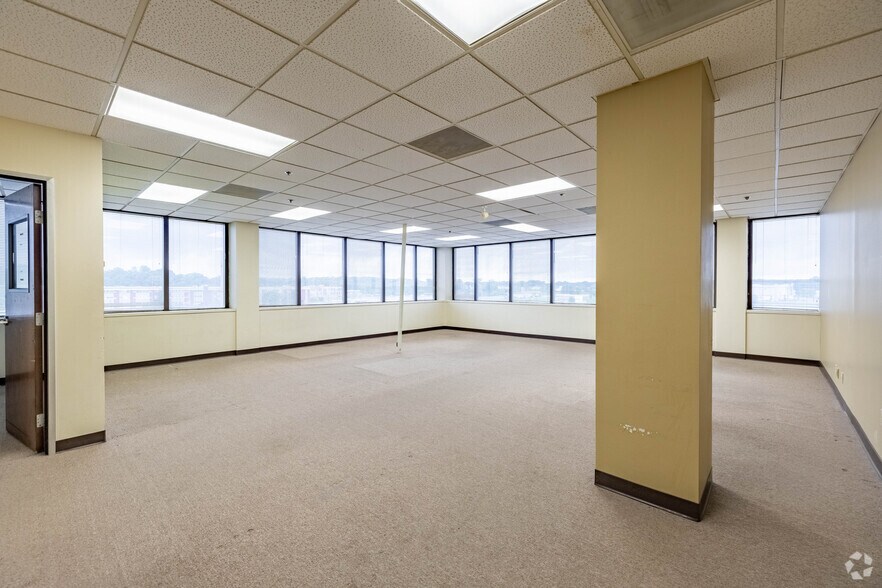 More Photos Of 7162 Reading Rd, Cincinnati Medical For Lease