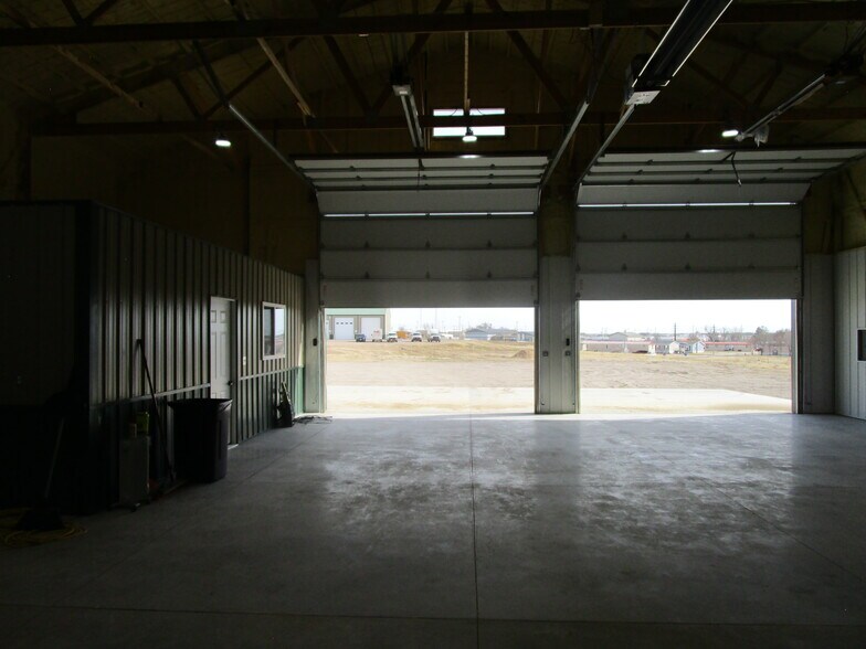 More Photos Of 365 Airlinks Dr, Garden City Industrial For Sale